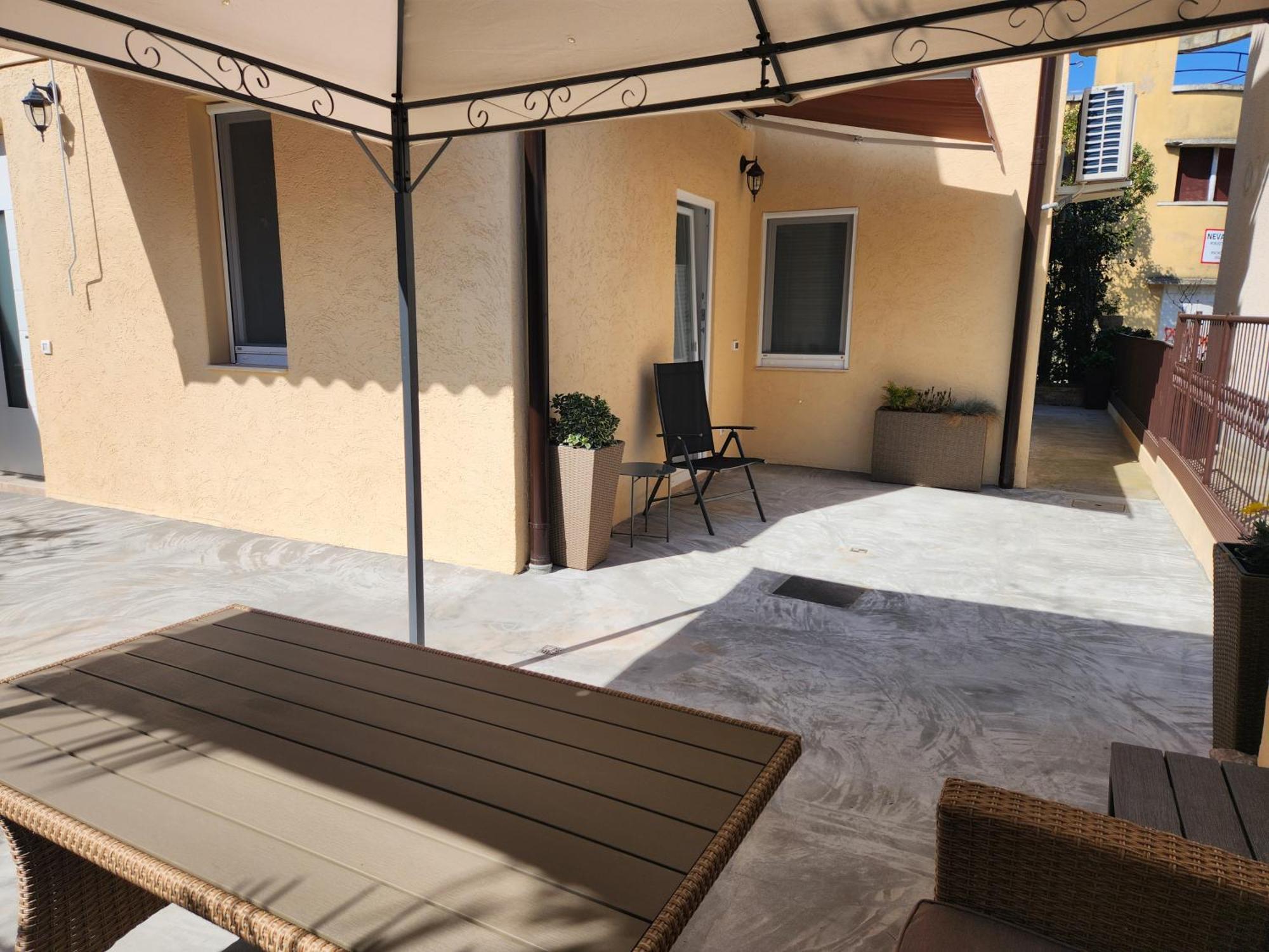 Marina - Free Parking Apartment